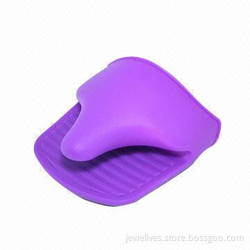 Brand new silicone oven mitts in elegant purple